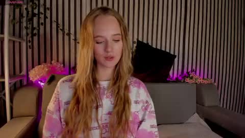 Casey sweeet online show from June 2, 9:22 am