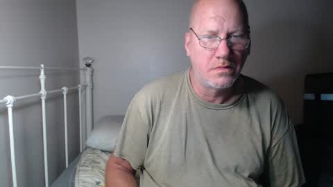 Snapshot of casinocam chatting on April 18, 10:30 am CasinoCam online show from April 18, 10:30 am