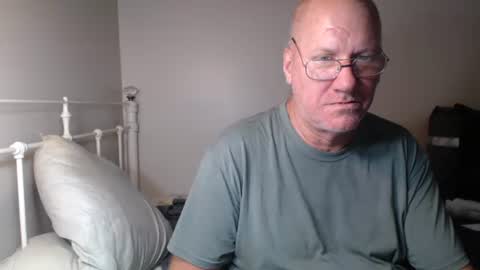 Snapshot of casinocam chatting on April 21, 12:56 am CasinoCam online show from April 21, 12:56 am