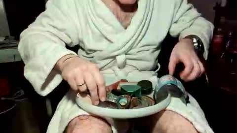 Snapshot of casory1922 chatting on December 4, 10:35 am hairyokieotter online show from December 4, 10:35 am