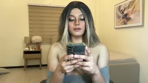 Snapshot of cassandra_delighty chatting on December 17, 3:07 pm cassie online show from December 17, 3:07 pm