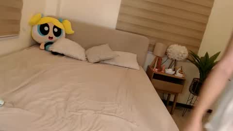 Snapshot of cassandra_delighty chatting on February 8, 9:45 am cassie online show from February 8, 9:45 am