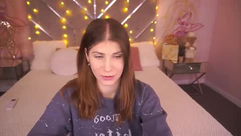 Snapshot of cassandragood chatting on January 11, 6:51 am Lena online show from January 11, 6:51 am