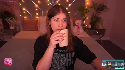 Snapshot of cassandragood chatting on February 12, 7:58 am Lena online show from February 12, 7:58 am