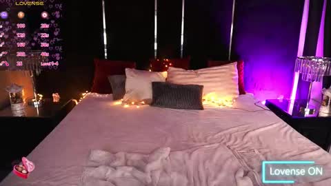 Snapshot of cassandragood chatting on February 25, 7:40 am Lena online show from February 25, 7:40 am