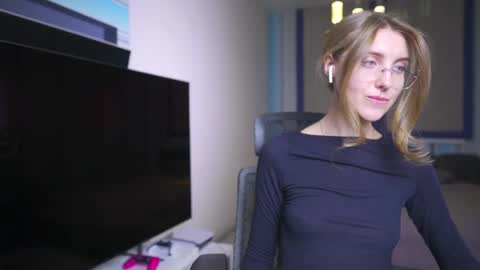 Snapshot of cassiablade1 chatting on February 8, 4:32 pm Seductress Cassia FINDOM AND SADISM NO NUDE online show from February 8, 4:32 pm