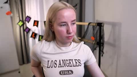 Snapshot of cassie_kelman chatting on October 20, 8:53 pm Cassie online show from October 20, 8:53 pm