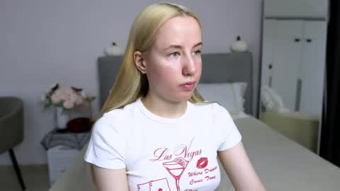 Snapshot of cassie_kelman chatting on November 1, 9:17 pm Cassie online show from November 1, 9:17 pm