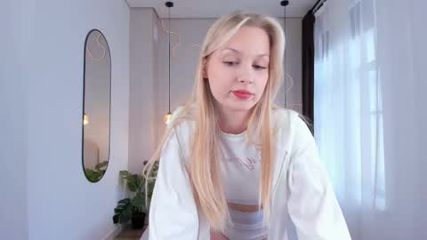 Hello my name is Cassie and my friend Nilo is also here online show from October 3, 6:54 am