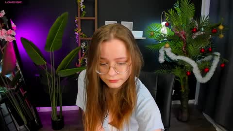Snapshot of cassiecool chatting on December 27, 8:50 pm assie online show from December 27, 8:50 pm