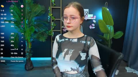 Snapshot of cassiecool chatting on January 18, 8:30 pm assie online show from January 18, 8:30 pm