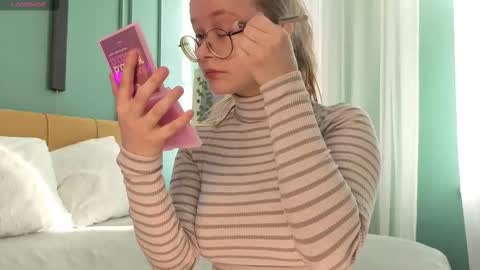 Snapshot of cassiecool chatting on October 18, 12:28 pm assie online show from October 18, 12:28 pm