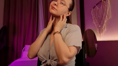 Snapshot of cassiecool chatting on November 26, 1:01 pm assie online show from November 26, 1:01 pm