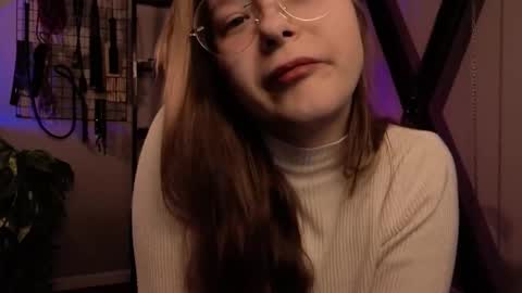 Snapshot of cassiecool chatting on November 27, 1:02 pm assie online show from November 27, 1:02 pm