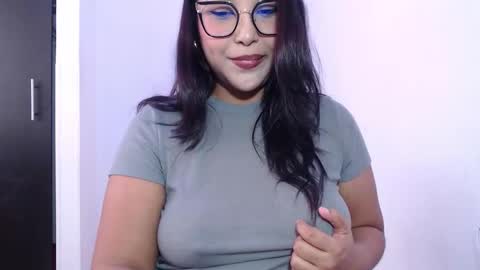 --------Independent model online show from February 10, 8:13 pm