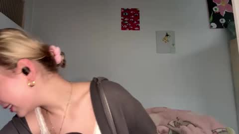 Olivia online show from February 19, 8:10 am