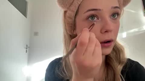 Olivia online show from March 17, 3:48 pm