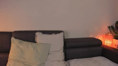  cassandra  online show from October 18, 5:46 pm