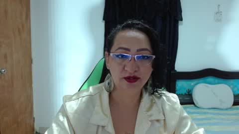 isabel online show from December 12, 10:13 am