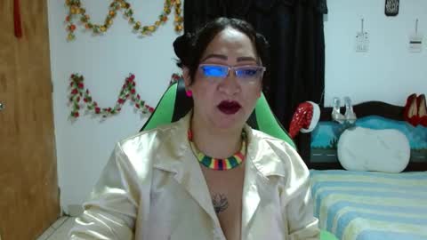 isabel online show from December 13, 9:02 am