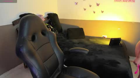 Snapshot of cataleya_blare chatting on May 9, 3:01 am LUU online show from May 9, 3:01 am