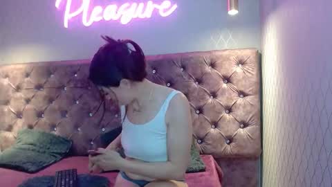 cataleyadamourx online show from January 7, 11:34 am