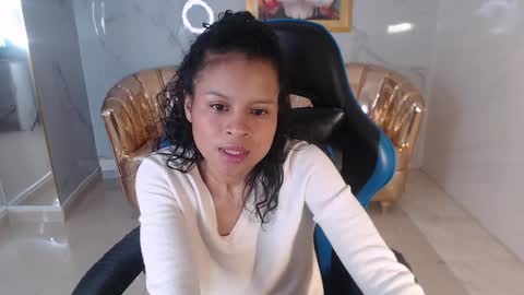 Catalina  online show from December 19, 2:02 pm