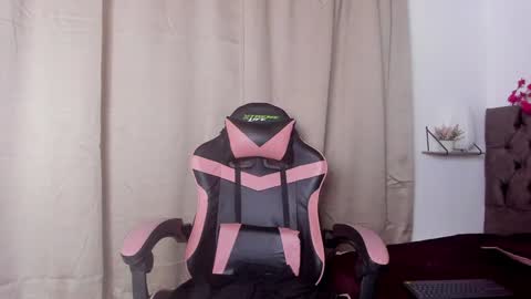 Snapshot of catalina_llanos chatting on December 12, 1:06 pm Catalina 3 online show from December 12, 1:06 pm