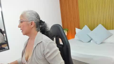 Snapshot of catalina_villan chatting on August 5, 6:55 pm C A T A L I N A online show from August 5, 6:55 pm