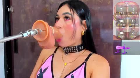 Catalina online show from November 8, 9:57 pm