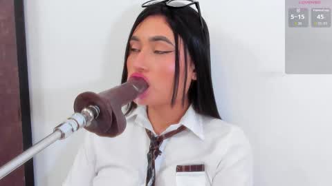 Catalina online show from December 5, 8:49 pm