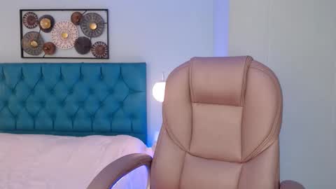 Snapshot of catalinaa_01 chatting on January 12, 3:23 am Catalina online show from January 12, 3:23 am