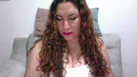 Snapshot of catalinamarpi45 chatting on February 1, 5:00 pm cataleya online show from February 1, 5:00 pm