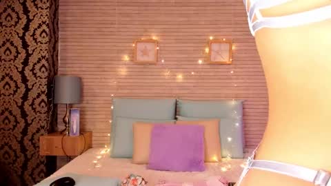 Snapshot of catalinnathompson chatting on December 11, 12:02 pm CatalinnaThompson online show from December 11, 12:02 pm