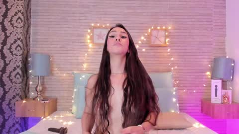 Snapshot of catalinnathompson chatting on December 23, 6:27 pm CatalinnaThompson online show from December 23, 6:27 pm