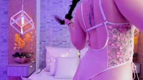 CatalinnaThompson online show from November 16, 11:49 am