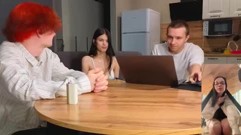 Snapshot of catchustoday chatting on November 5, 12:43 am Stacy and Bob online show from November 5, 12:43 am