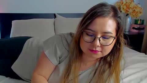 Snapshot of caterinnakat chatting on December 13, 1:44 pm Kat online show from December 13, 1:44 pm