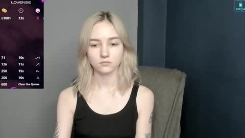 Snapshot of cathell chatting on December 5, 9:51 am Sam online show from December 5, 9:51 am