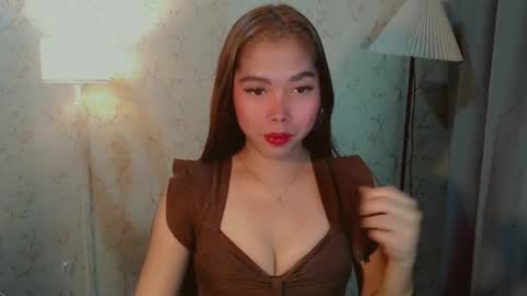 Snapshot of catherine_365 chatting on November 8, 7:01 pm catherine_365 online show from November 8, 7:01 pm