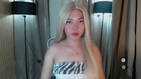 Snapshot of catherine_365 chatting on November 16, 12:33 pm catherine_365 online show from November 16, 12:33 pm