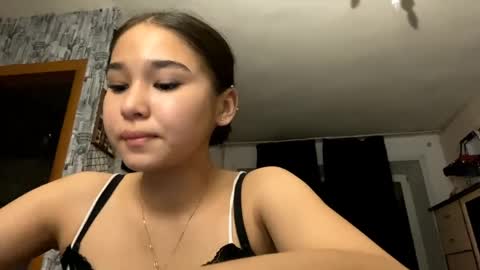 Snapshot of catherinepirs chatting on May 28, 4:04 pm catherinepirs online show from May 28, 4:04 pm
