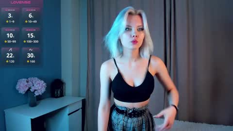 Mia online show from April 1, 1:41 pm