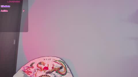 Snapshot of cati_petite chatting on December 11, 6:36 am Cati help me reach my goal of 100 thumbs up again 3 online show from December 11, 6:36 am