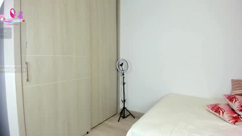 Snapshot of catta_cat18 chatting on March 4, 9:10 pm catta cat18 online show from March 4, 9:10 pm