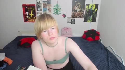 cattie_w_ online show from February 11, 1:21 am