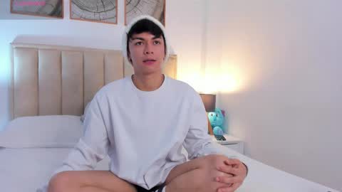 Snapshot of caydensmit chatting on November 3, 3:41 am Cayden online show from November 3, 3:41 am