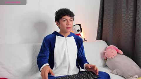 Snapshot of caydensmit chatting on November 17, 4:07 am Cayden online show from November 17, 4:07 am