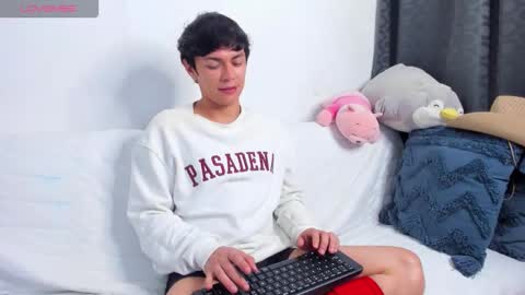 Snapshot of caydensmit chatting on November 19, 6:35 am Cayden online show from November 19, 6:35 am