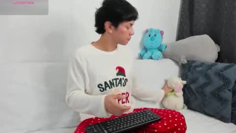 Snapshot of caydensmit chatting on November 30, 11:53 pm Cayden online show from November 30, 11:53 pm